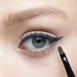خط چشم ژله ای کاسه ای با براش رولوشن