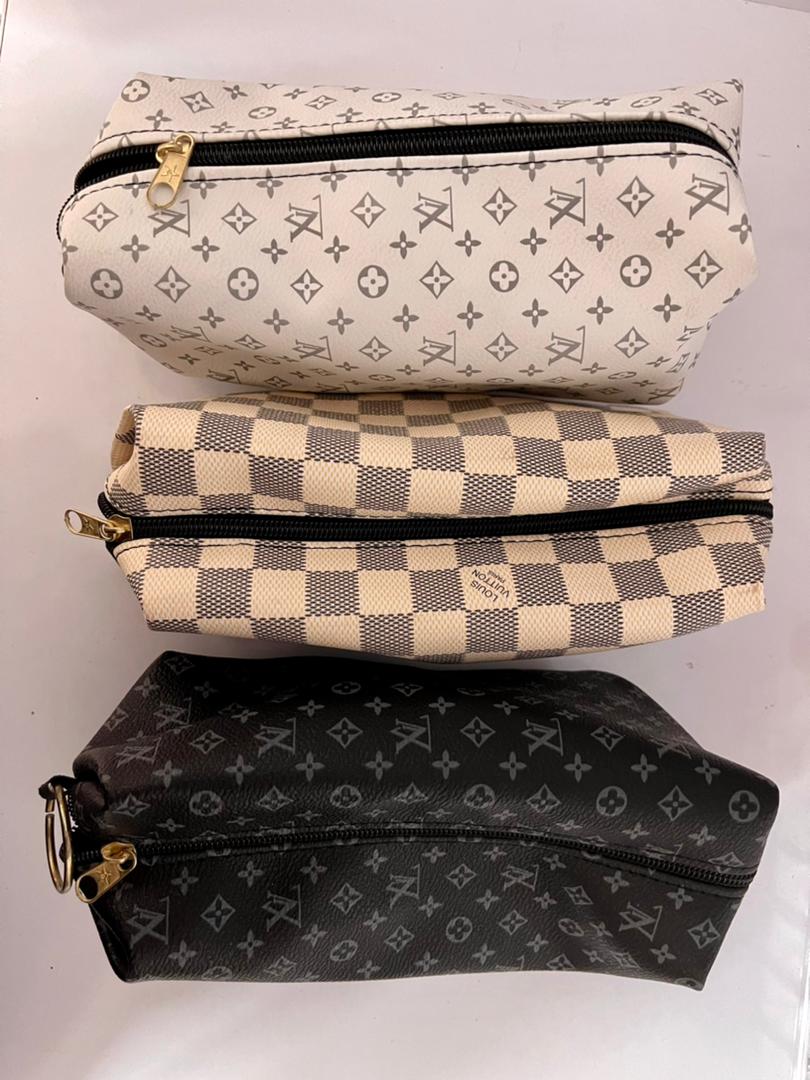 کیف آرایشی LV