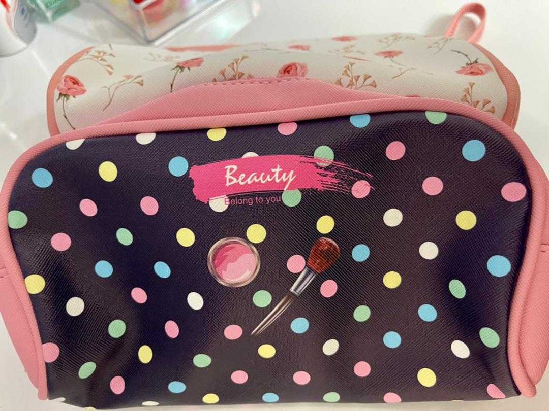 کیف آرایشی رنگی