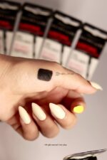 خط چشم ژلی کاسه ای میبلین مدل لستینگ دراما شماره 01 رنگ Noir Black